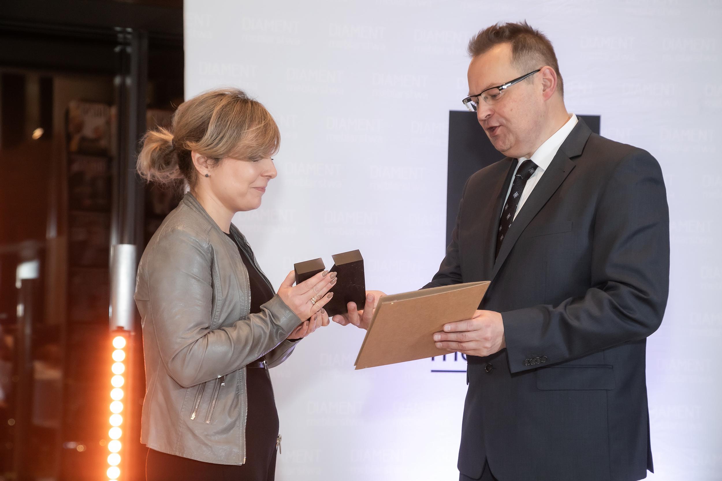 Deszczownica Silia triumfuje w konkursie Diament Meblarstwa! - Deante.pl